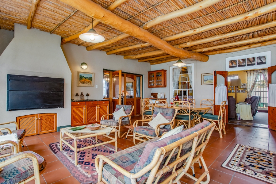 5 Bedroom Property for Sale in Uitsig Western Cape